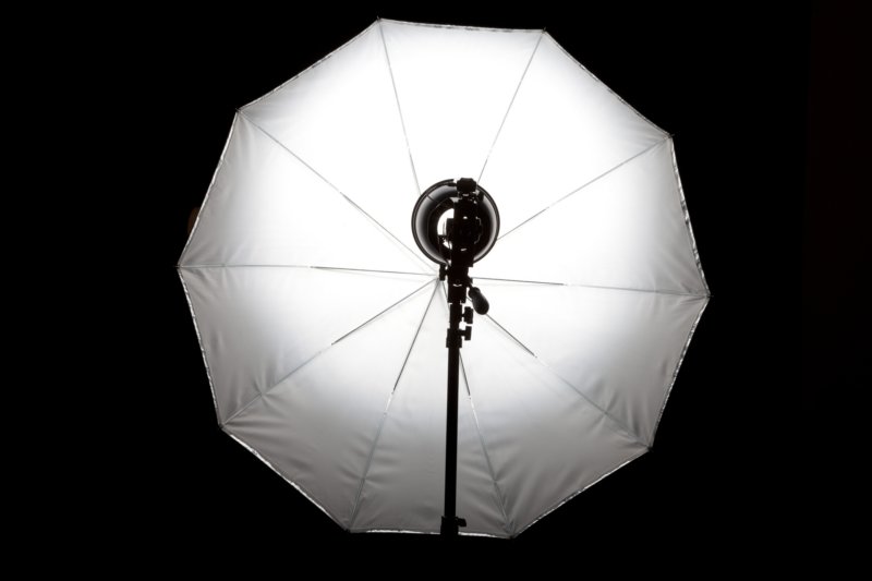 calumetparapluwitmetnikonsb287reflectorenomnibouncervolvermogen.jpg