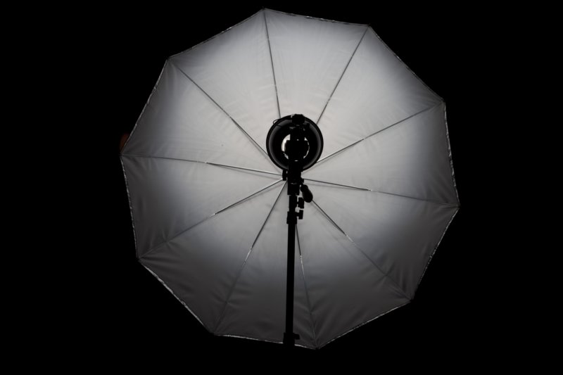 calumetparapluwitmetnikonsb28met7reflectorenomnibouncer14vermogen.jpg
