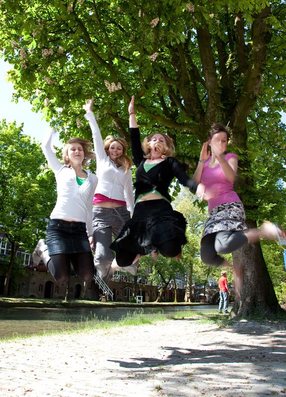 jumpfoto12plezantebelgischedames.jpg